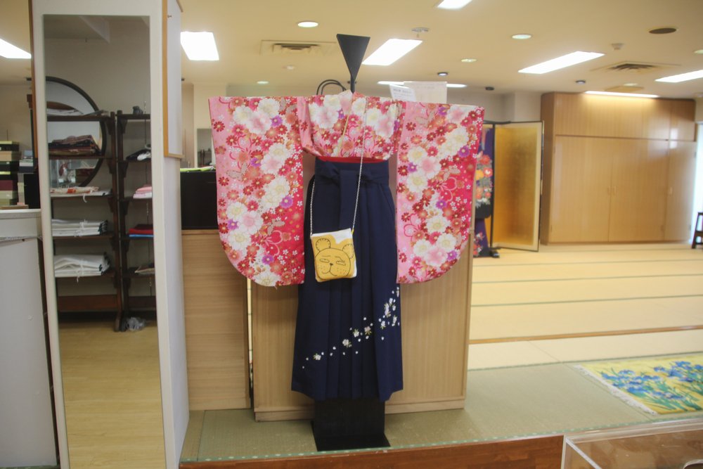 ちはやふるweekで百人一首カードを集めてきました!少しですが当館のフロントで百人一首カードを交換できるように並べてあり ちはやふるweekで百人一首カードを集めてきました!少しですが当館のフロントで百人一首カードを交換できるように並べてあり