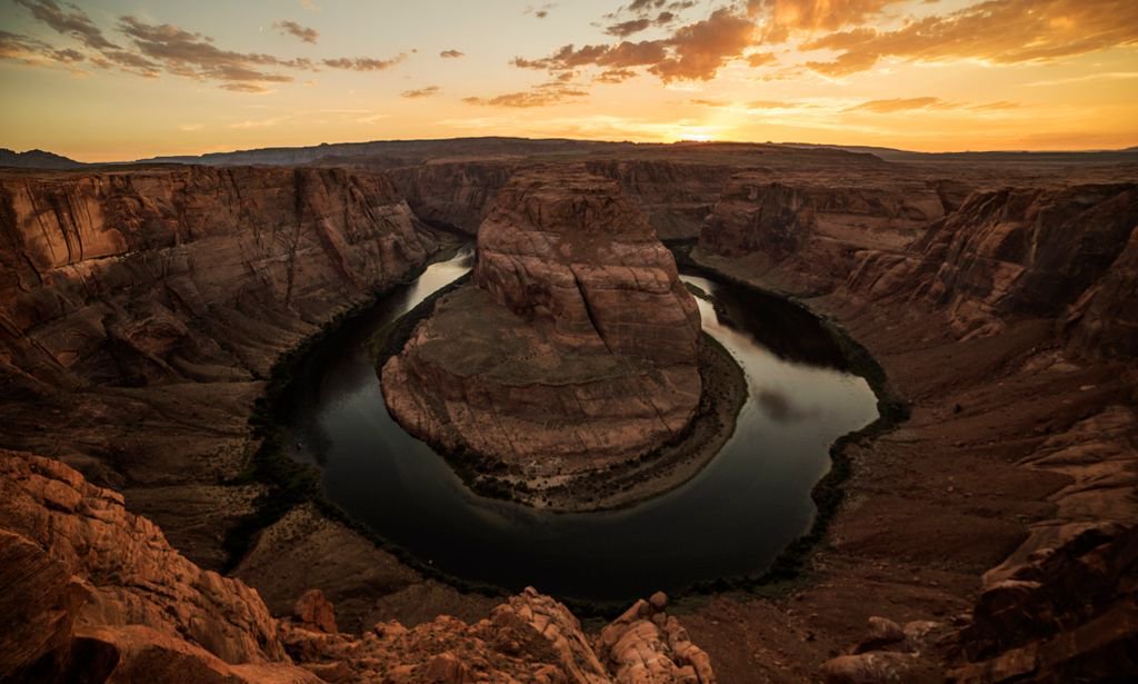 Nice shot of Horseshoe Bend over in Arizona.. https://t.co/ipiHbKSCv7 https://t.co/hohl5OZSIF