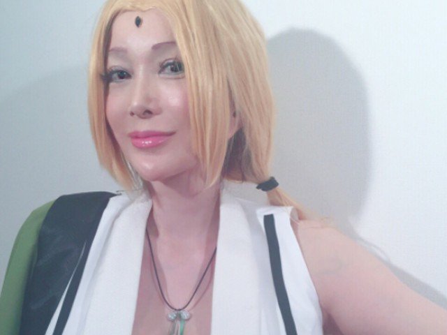 叶美香 「NARUTO」綱手のコスプレ披露 "奇跡の再現度"と話題 叶美香 「NARUTO」綱手のコスプレ披露 "奇跡の再現度"と話題