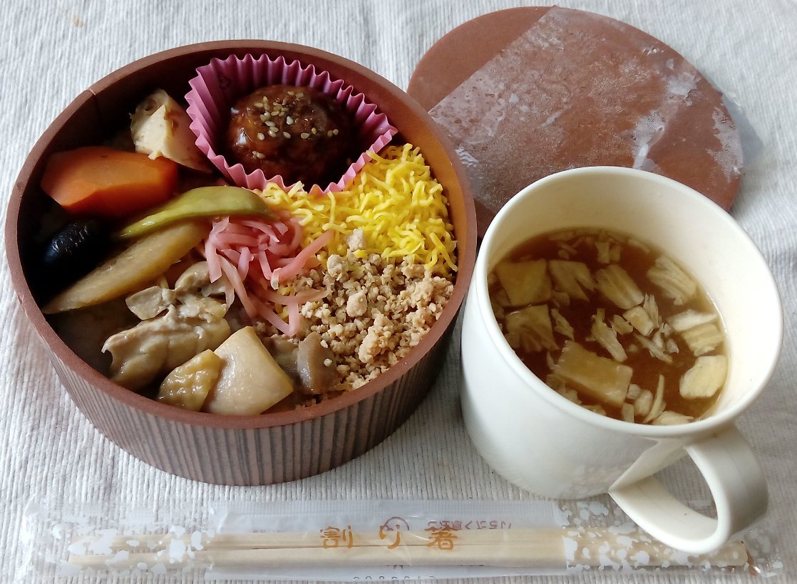 おはいのりー今日のブランチは鶏わっぱ飯弁当と即席味噌汁。昨晩食べるつもりでしたが、リゼロとこのすば(途中メロフラ聴取)を おはいのりー今日のブランチは鶏わっぱ飯弁当と即席味噌汁。昨晩食べるつもりでしたが、リゼロとこのすば(途中メロフラ聴取)を