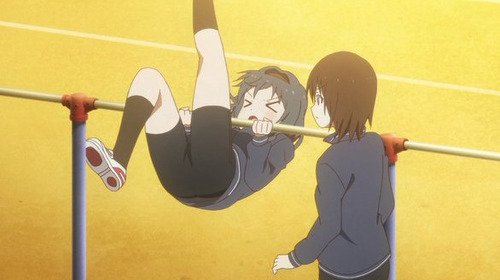 詳しくは知らないんですが、アニメ化の際にプロデューサーだか監督だかの意見で変えられてしまったようですよ。スパッツなので 詳しくは知らないんですが、アニメ化の際にプロデューサーだか監督だかの意見で変えられてしまったようですよ。スパッツなので