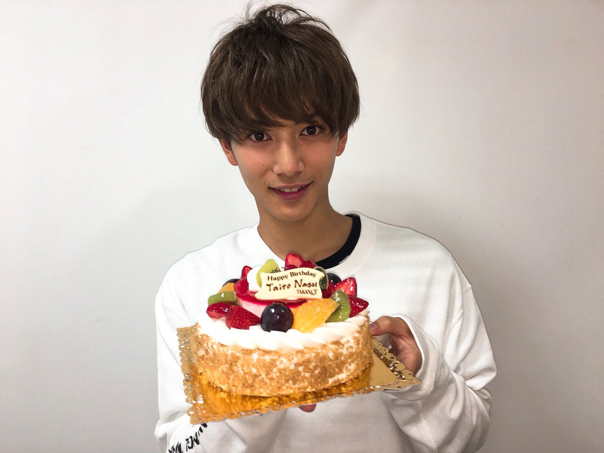 そして番組終わりにゴシジェネの皆さんとスタッフの皆さんに3日早い誕生日ケーキを頂きました! 本当に周りの先輩方が暖かくて そして番組終わりにゴシジェネの皆さんとスタッフの皆さんに3日早い誕生日ケーキを頂きました! 本当に周りの先輩方が暖かくて