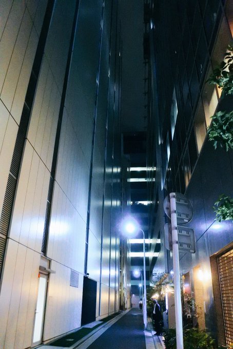 ブギーポップとかfateとか現役で通って来た僕はやっぱりこういう夜のビルの谷間とか最高に好きなんスよ ブギーポップとかfateとか現役で通って来た僕はやっぱりこういう夜のビルの谷間とか最高に好きなんスよ