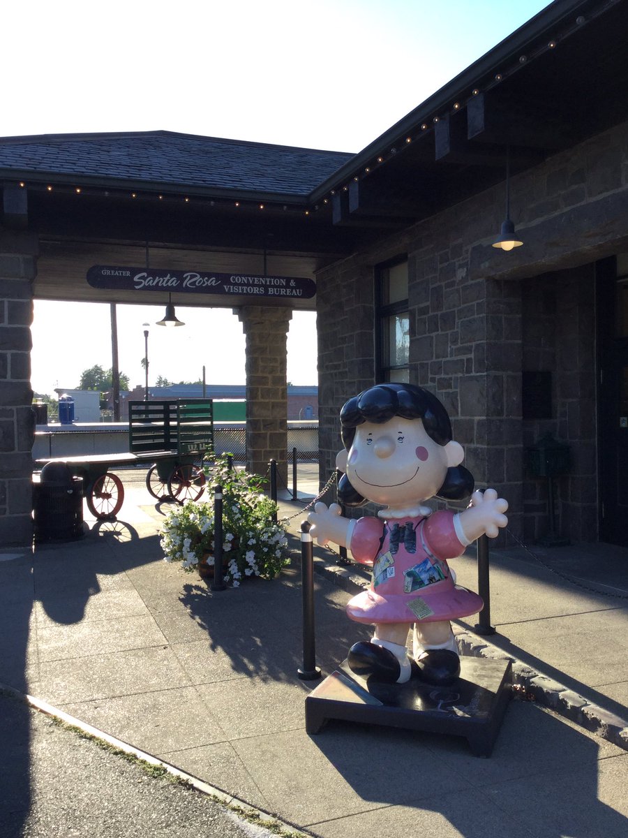 今日はスヌーピーに生まれ故郷とも言えるサンタローザに来ました!今週はここでピーナッツのクリエイティブ&マーケティ 今日はスヌーピーに生まれ故郷とも言えるサンタローザに来ました!今週はここでピーナッツのクリエイティブ&マーケティ