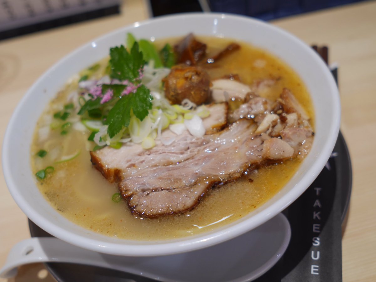和風ピンポン竹末@小山市限定:塩鯛らーめん金目鯛Ver.900円 ファーストコンタクトのインパクトに😳鯛と一味違う金目鯛 和風ピンポン竹末@小山市限定:塩鯛らーめん金目鯛Ver.900円 ファーストコンタクトのインパクトに😳鯛と一味違う金目鯛
