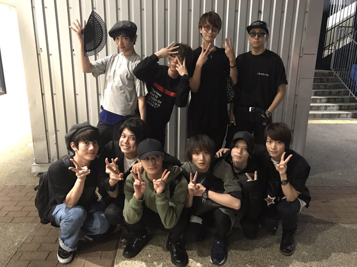 昨日はおそ松さんの決起会でした♪♪久々のお兄さん方!!!本番がすでに待ち遠しいです!!2期までもあと6日!!楽しみ満載で 昨日はおそ松さんの決起会でした♪♪久々のお兄さん方!!!本番がすでに待ち遠しいです!!2期までもあと6日!!楽しみ満載で