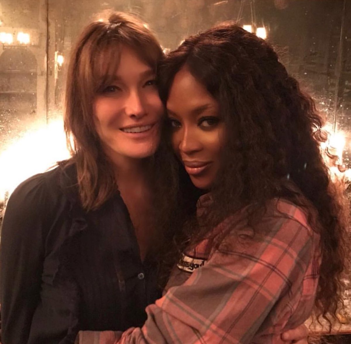 #myfirstlady #carlabruni #FrenchTouch Out Now !! #proud of you baby girl ????????❤️❤️❤️❤️???????????????????? https://t.co/joeds2UIPe