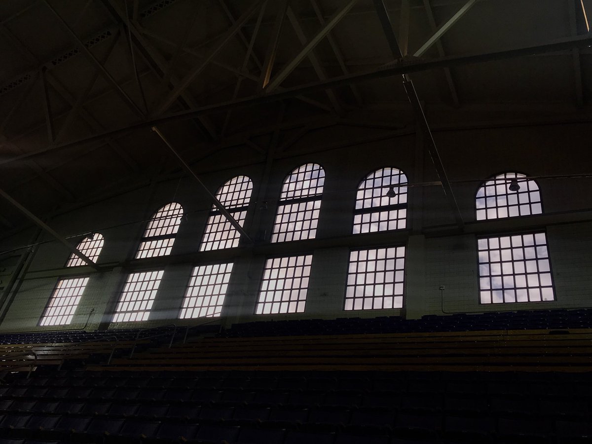 #PointHuskies