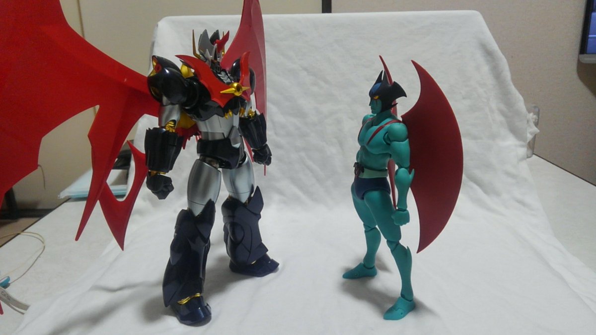 神をも悪魔をも超える超ロボットと本物の悪魔の対面。マジンカイザー&デビルマンが発売されたからこそできる夢の競演。 神をも悪魔をも超える超ロボットと本物の悪魔の対面。マジンカイザー&デビルマンが発売されたからこそできる夢の競演。
