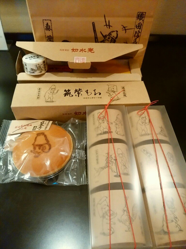 戦国鳥獣戯画のコラボお菓子。どら焼き日本号もコラボ仕様。 戦国鳥獣戯画のコラボお菓子。どら焼き日本号もコラボ仕様。