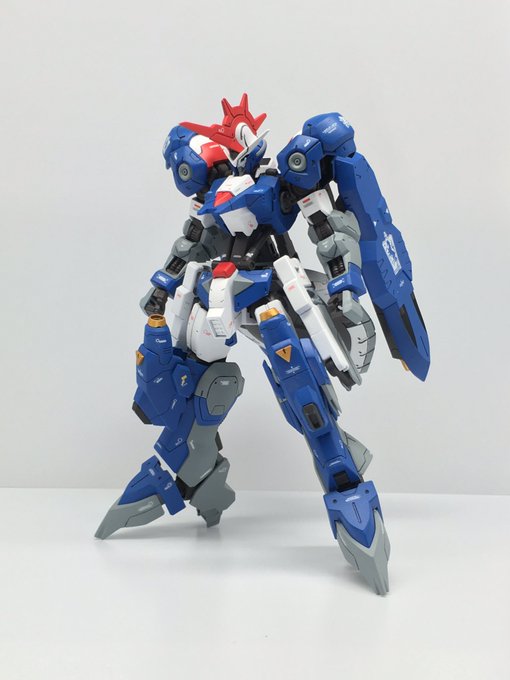 「アキレス・ヴィダール」完成!色合いはダンボール戦機の「アキレスD9」を参考にしました。この機体の詳しい設定は後程... 「アキレス・ヴィダール」完成!色合いはダンボール戦機の「アキレスD9」を参考にしました。この機体の詳しい設定は後程...
