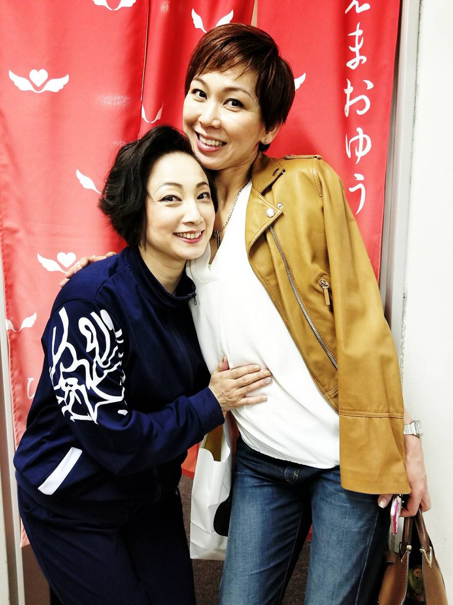先日、湖月はえまおゆうさんの30周年記念公演を観にいきました!えまおさんのお人柄同様とてもあたたかい舞台で星組の下級生時 先日、湖月はえまおゆうさんの30周年記念公演を観にいきました!えまおさんのお人柄同様とてもあたたかい舞台で星組の下級生時