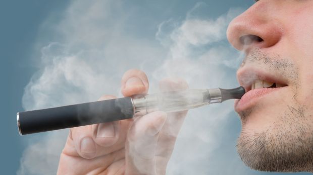 Top doctor calls for total ban on cigarettes, switch to e-cigarettes