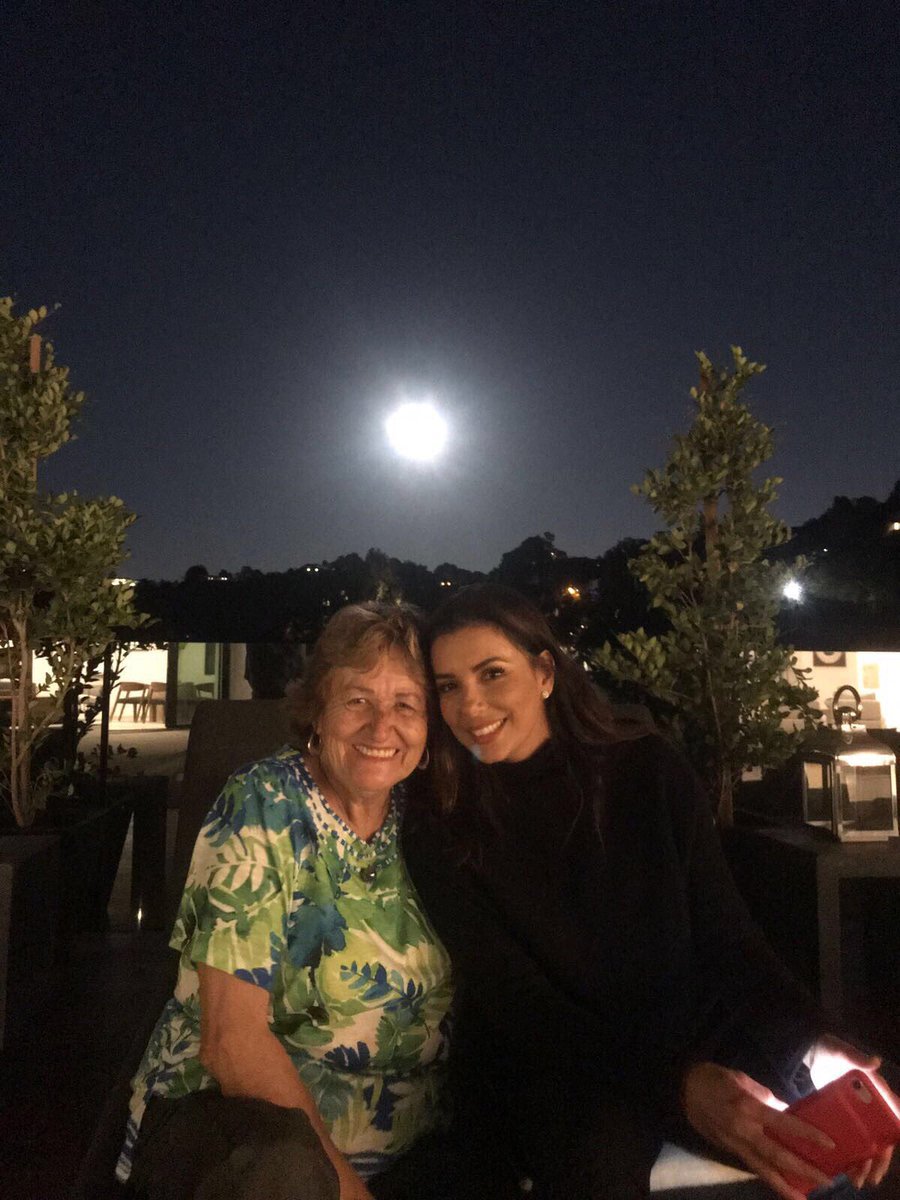 Me and mama and the moon! ???? https://t.co/sko6TX2T7l