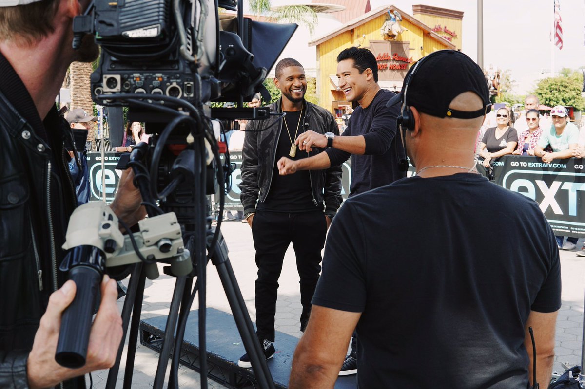 Me and my man @MarioLopezExtra! Tune-in to @extratv tonight. We're looking for you on @megastarapp! https://t.co/E43HyiU2Ba
