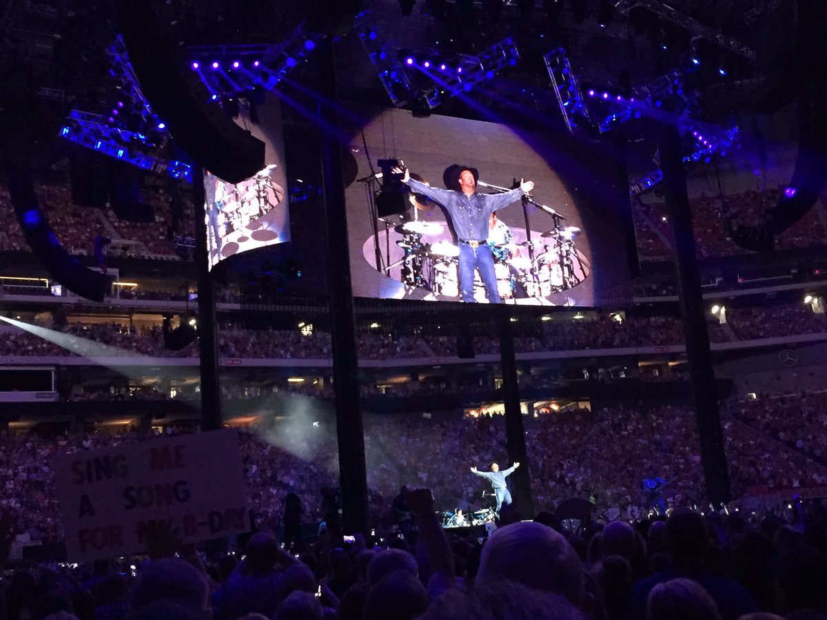 #GarthBrooks
