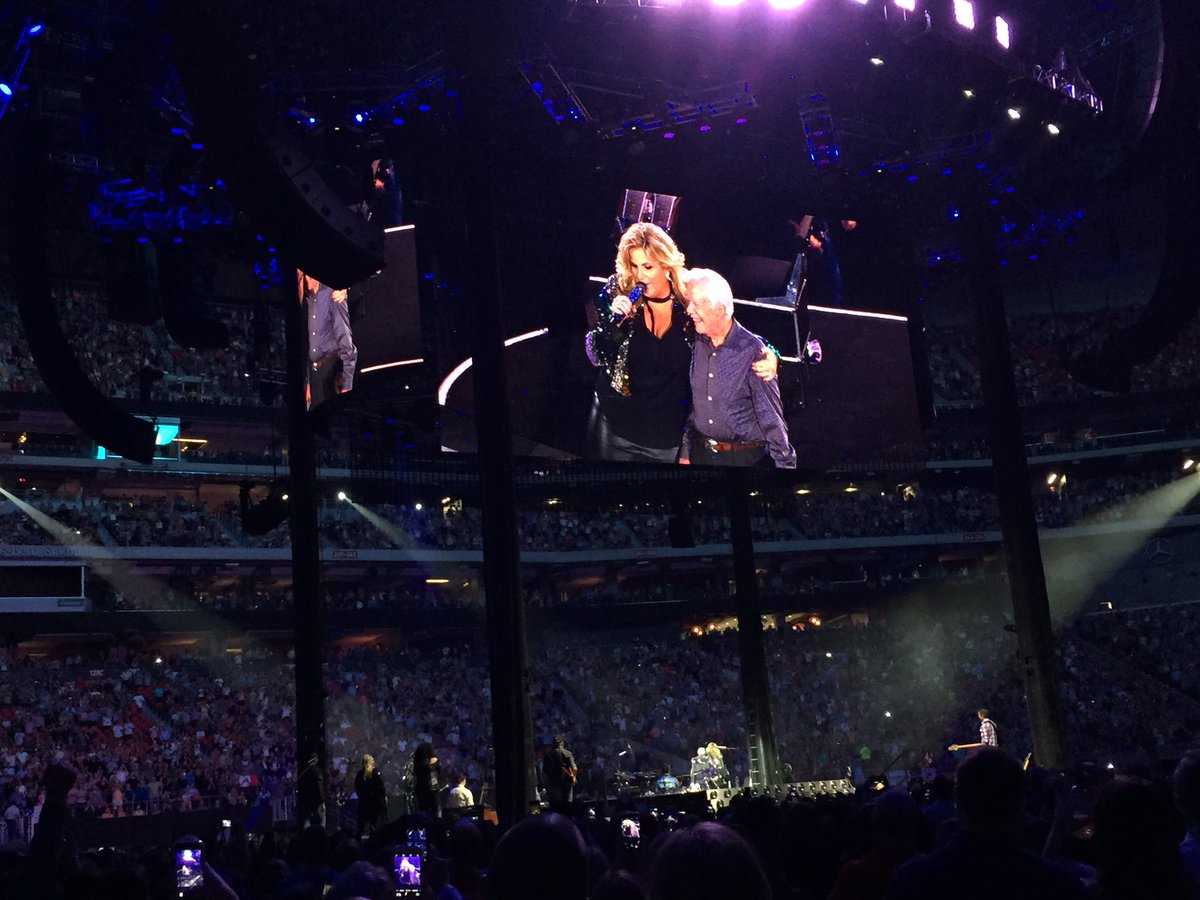 #GarthBrooks