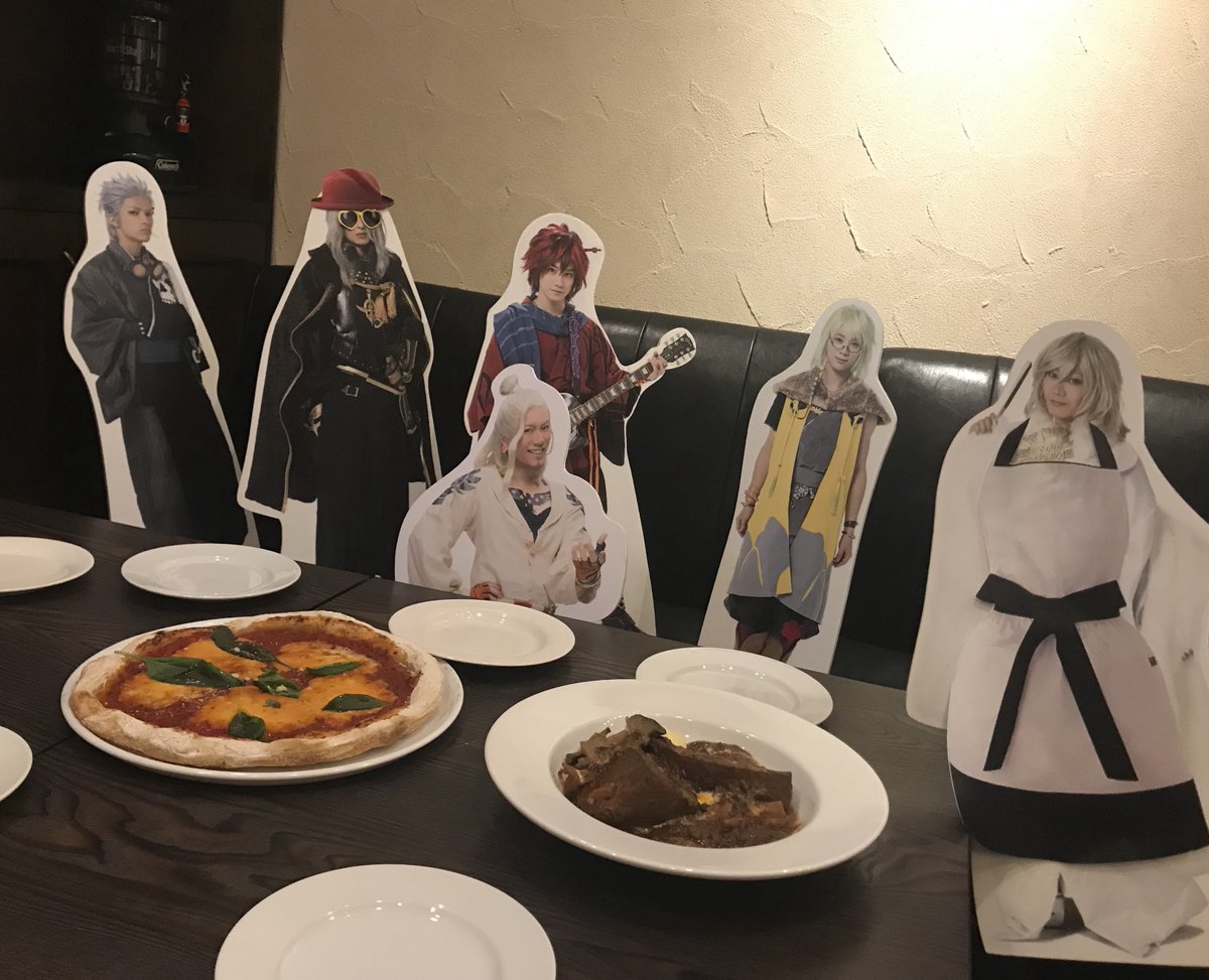 お待たせいたしました!こちらがマルゲリータと、えっと、ブフ…(慶喜)ブフ・ブルギニョン。フランス語で「ブルゴーニュ風の牛 お待たせいたしました!こちらがマルゲリータと、えっと、ブフ…(慶喜)ブフ・ブルギニョン。フランス語で「ブルゴーニュ風の牛