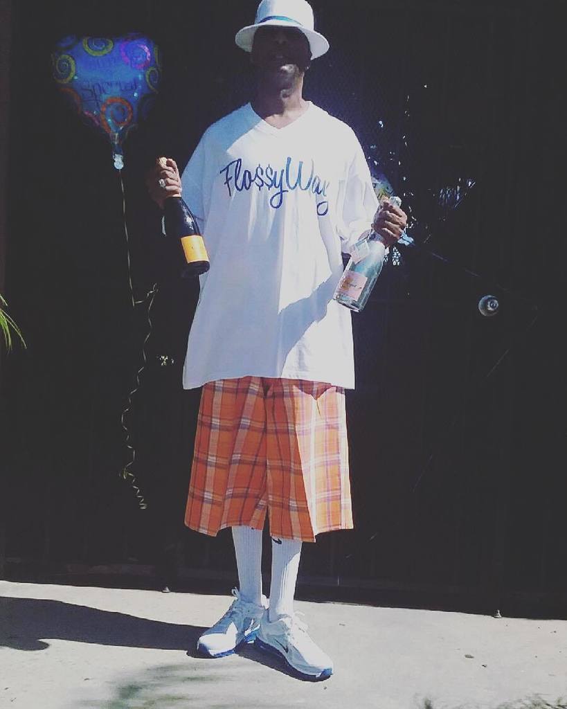 Happy c day. Big floss. https://t.co/Mkry1XAQvt https://t.co/TtejUF64BU