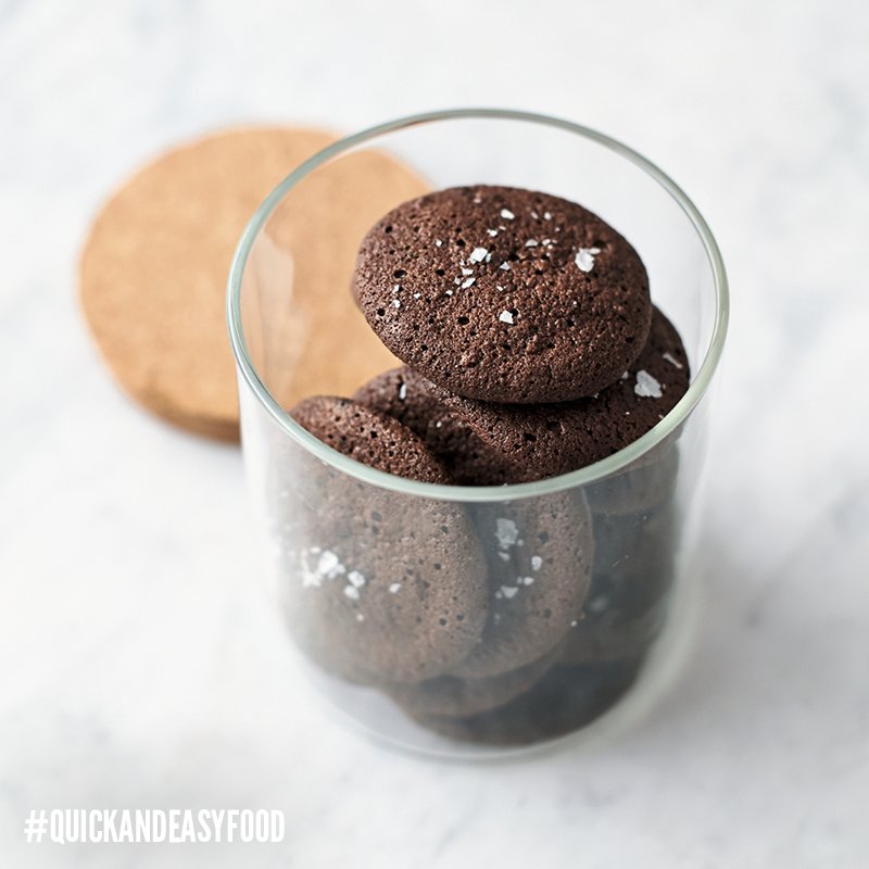 Q4. Now for a perfect bake… can you remember what replaced flour in these amazing cookies? #QuickAndEasyFood https://t.co/nEqeu9FOrY