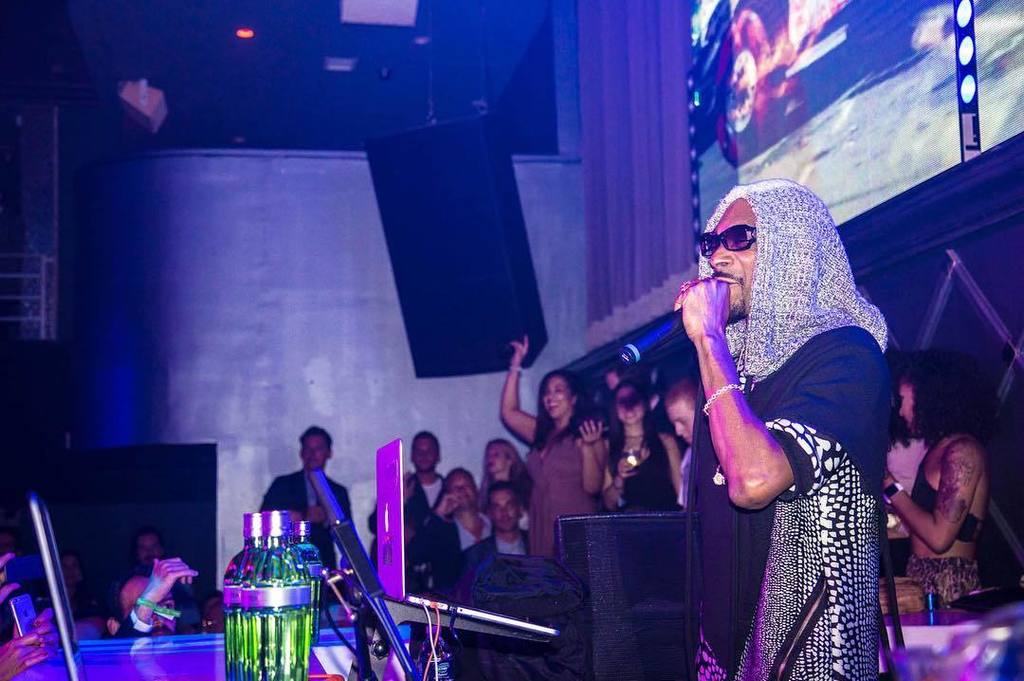 doin what i love . @tanquerayusa on deck . #ginandjuice #tanquerayten https://t.co/qGYZtkBk7C https://t.co/XIpwg5G4hf