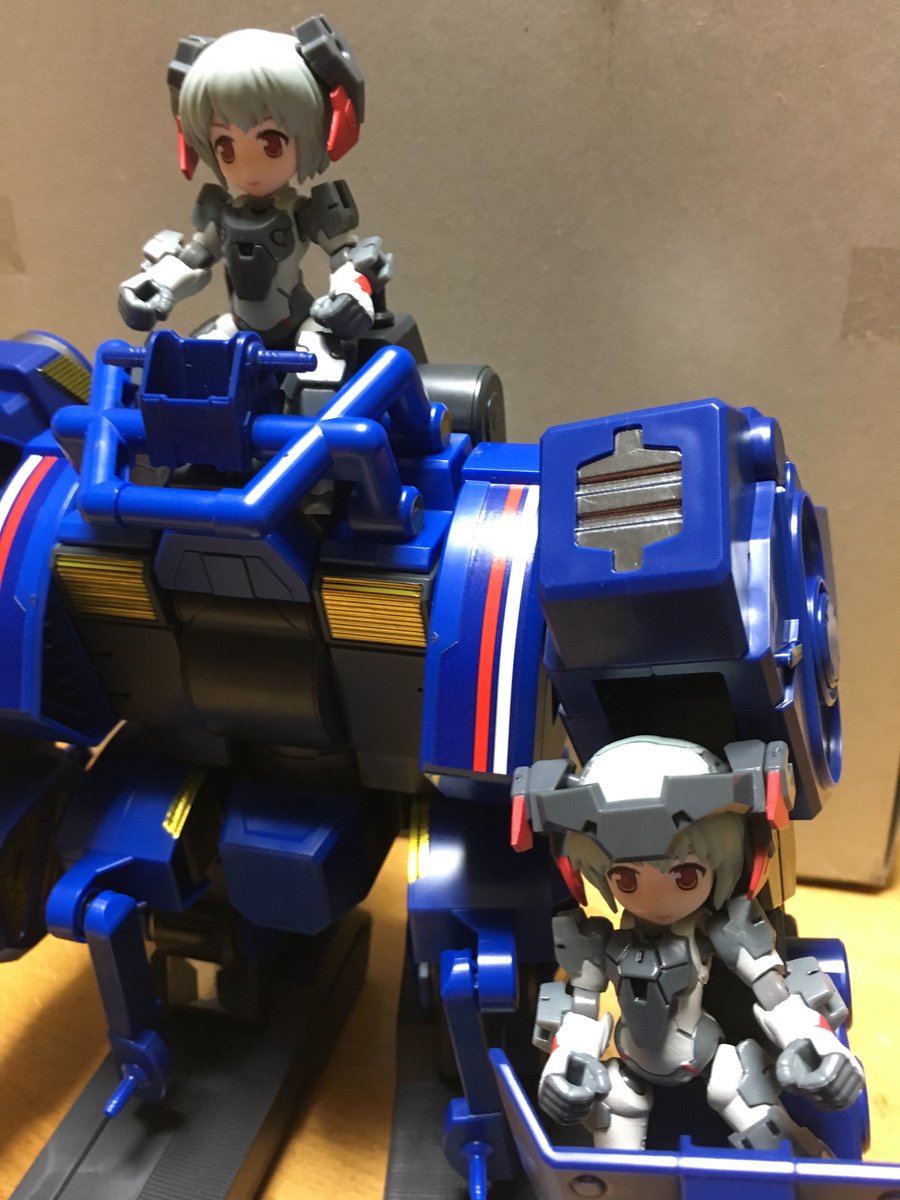 #デスクトップアーミー とだとこんくらい。6人小隊は余裕でいける。#ダンボール戦機 #デスクトップアーミー とだとこんくらい。6人小隊は余裕でいける。#ダンボール戦機