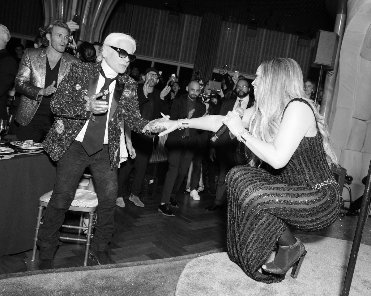 RT @vmagazine: The legendary @MariahCarey lights up the mic in honor of Karl Lagerfeld. https://t.co/P14ERCqTT3 https://t.co/7g7SknFQoQ