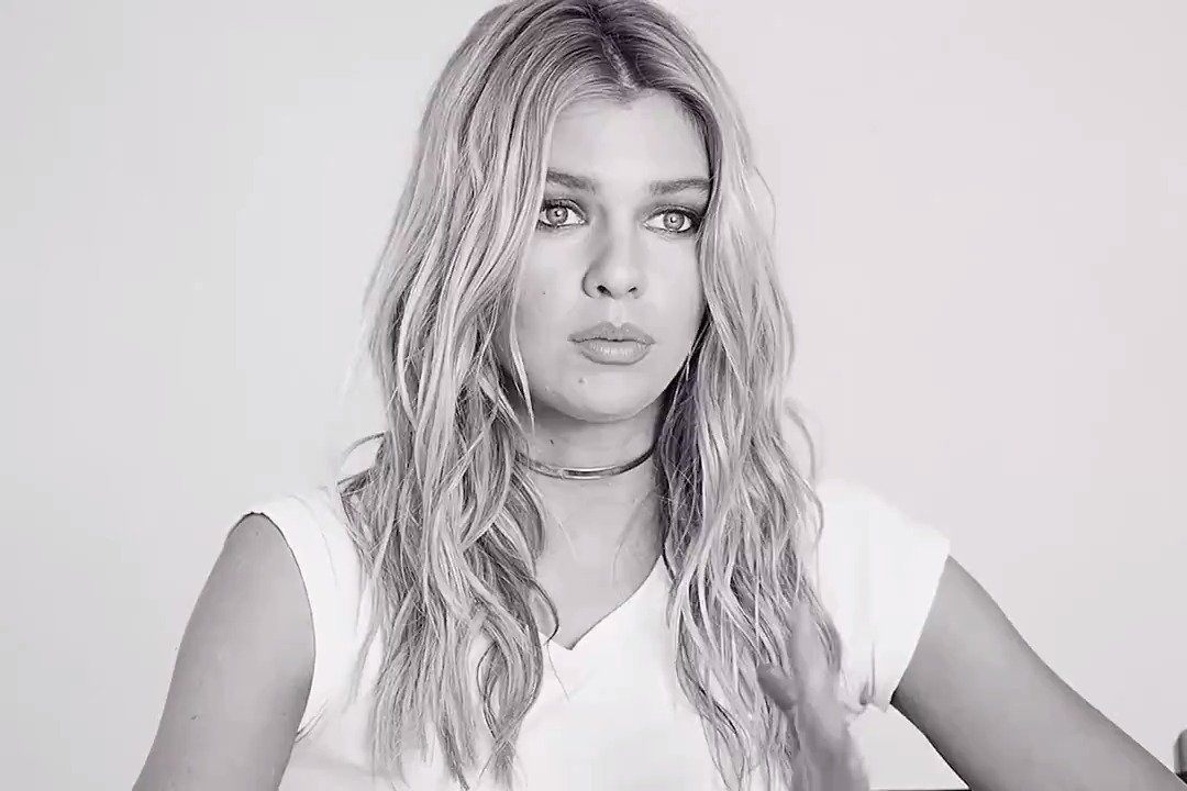 Stella Maxwell goes the extra mile for love. What’s in YOUR ❤️? https://t.co/wLSRNwIhjI #lovemademedoit https://t.co/1P6lqLQqJ8