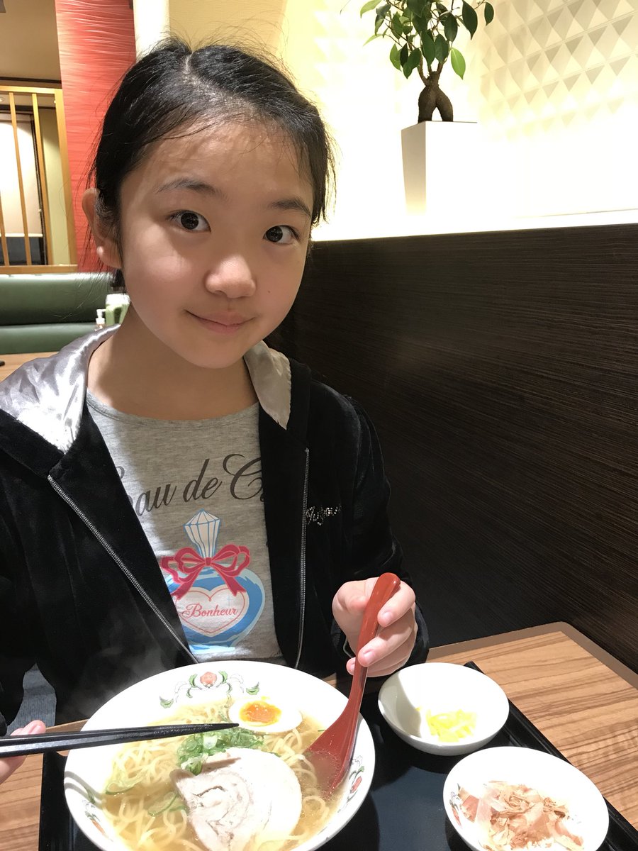 ナレーションレッスンの前は餃子の王将で日本ラーメンと口水鶏(よだれ鶏)をいただきました♪瑛、餃子の王将が好きすぎて、くつ ナレーションレッスンの前は餃子の王将で日本ラーメンと口水鶏(よだれ鶏)をいただきました♪瑛、餃子の王将が好きすぎて、くつ