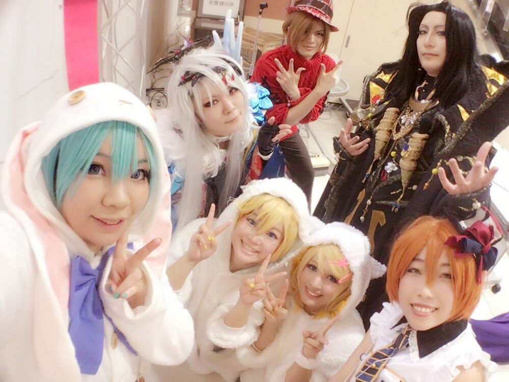 琉演のお二人と、司会進行のTAROさん!ねぇもうね、琉演のお二人はほんとずっと前から見てて実はマギの時におんなじイベント 琉演のお二人と、司会進行のTAROさん!ねぇもうね、琉演のお二人はほんとずっと前から見てて実はマギの時におんなじイベント