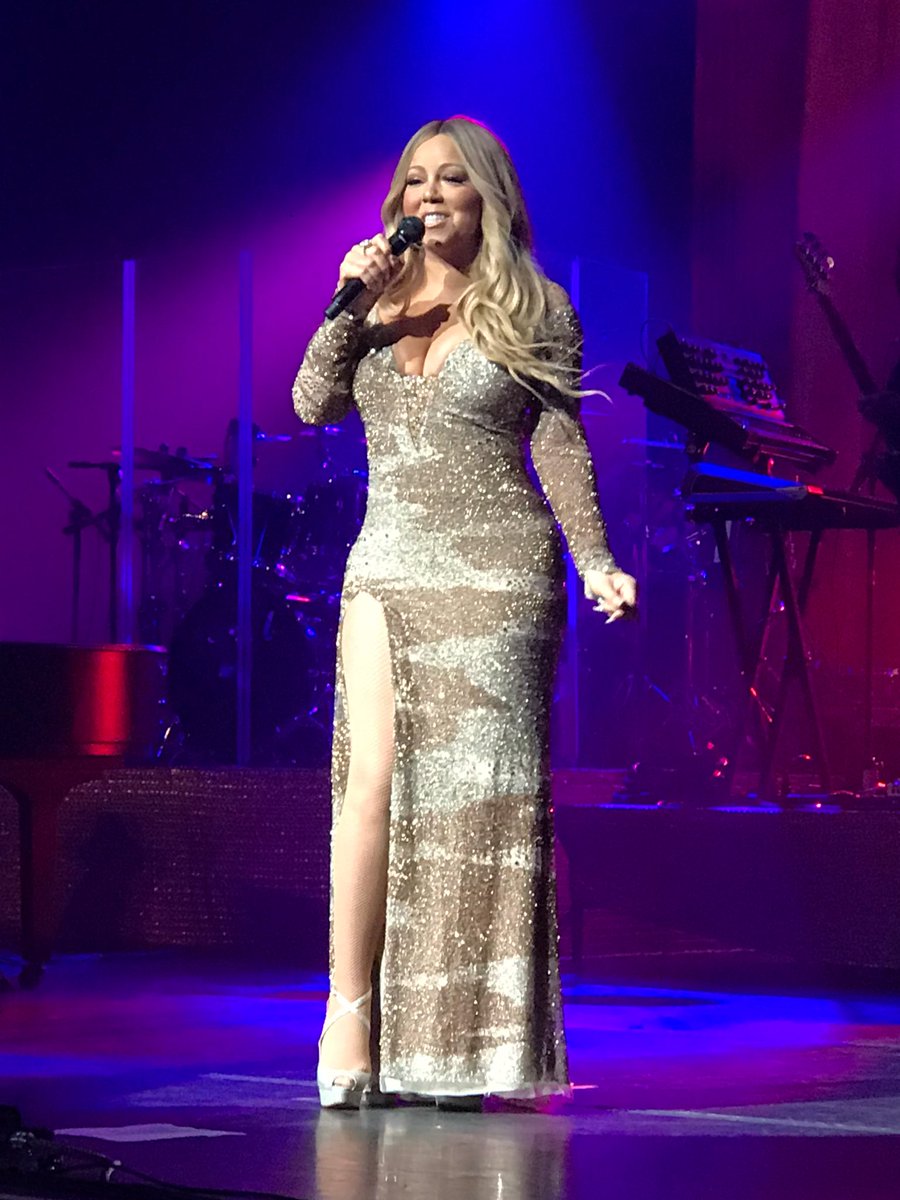RT @gtinari: Well @MariahCarey killed it at @foxwoods last night. Looked and sounded flawless. Legend. https://t.co/ijkdwrWaYe
