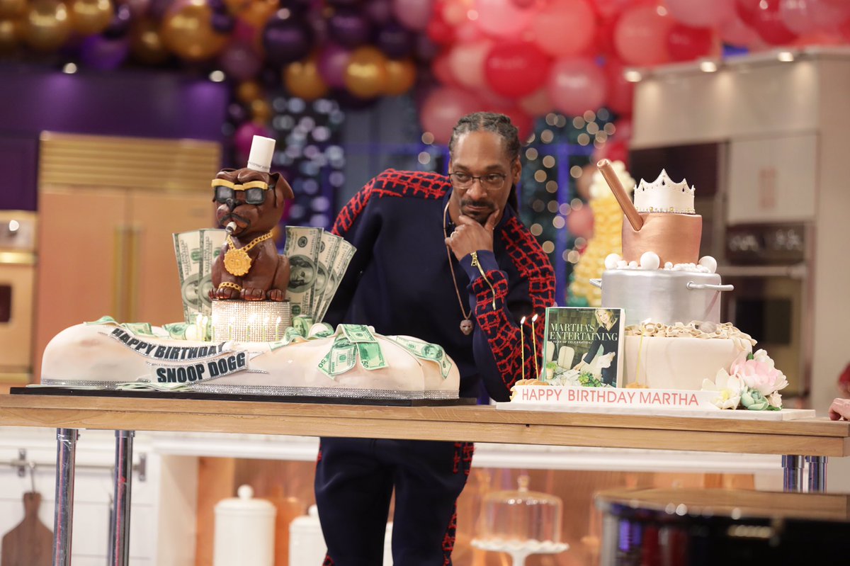 tomorrow we celebratin a real one ???????? catch #marthaandsnoop at 10/9c on @vh1 . https://t.co/GWdEBzQnPC