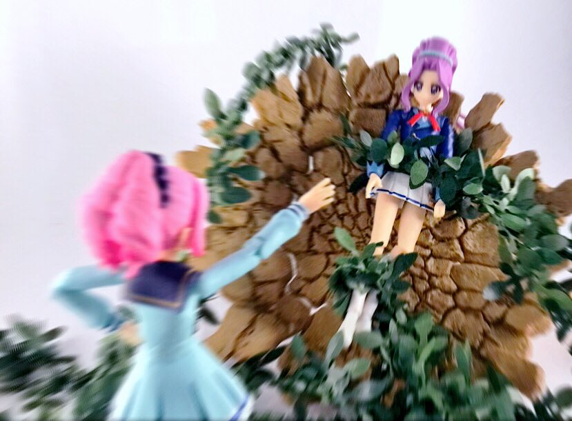 オーバーロードに覚醒した桜庭ローラとそれにまるで歯が立たない神崎美月の戦いです オーバーロードに覚醒した桜庭ローラとそれにまるで歯が立たない神崎美月の戦いです