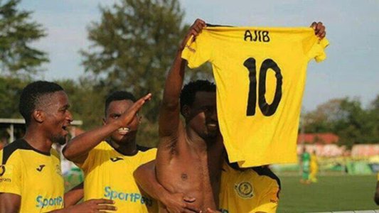 Ibrahim Ajib imitates Lionel Messi's iconic goal celebration