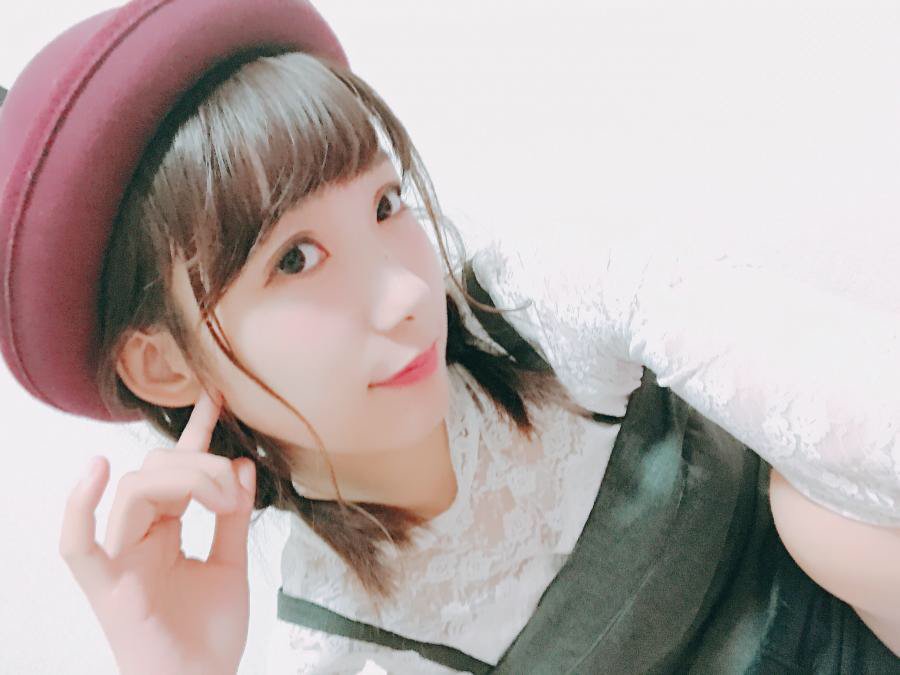 秋冬になると無性にかぶりたくなる帽子🎩赤の帽子も好きだけどもこもこのベレー帽と… #山本莉央 #pidlnagoya 秋冬になると無性にかぶりたくなる帽子🎩赤の帽子も好きだけどもこもこのベレー帽と… #山本莉央 #pidlnagoya