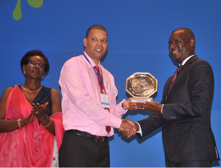 Nakumatt named best taxpayer in Rwanda
