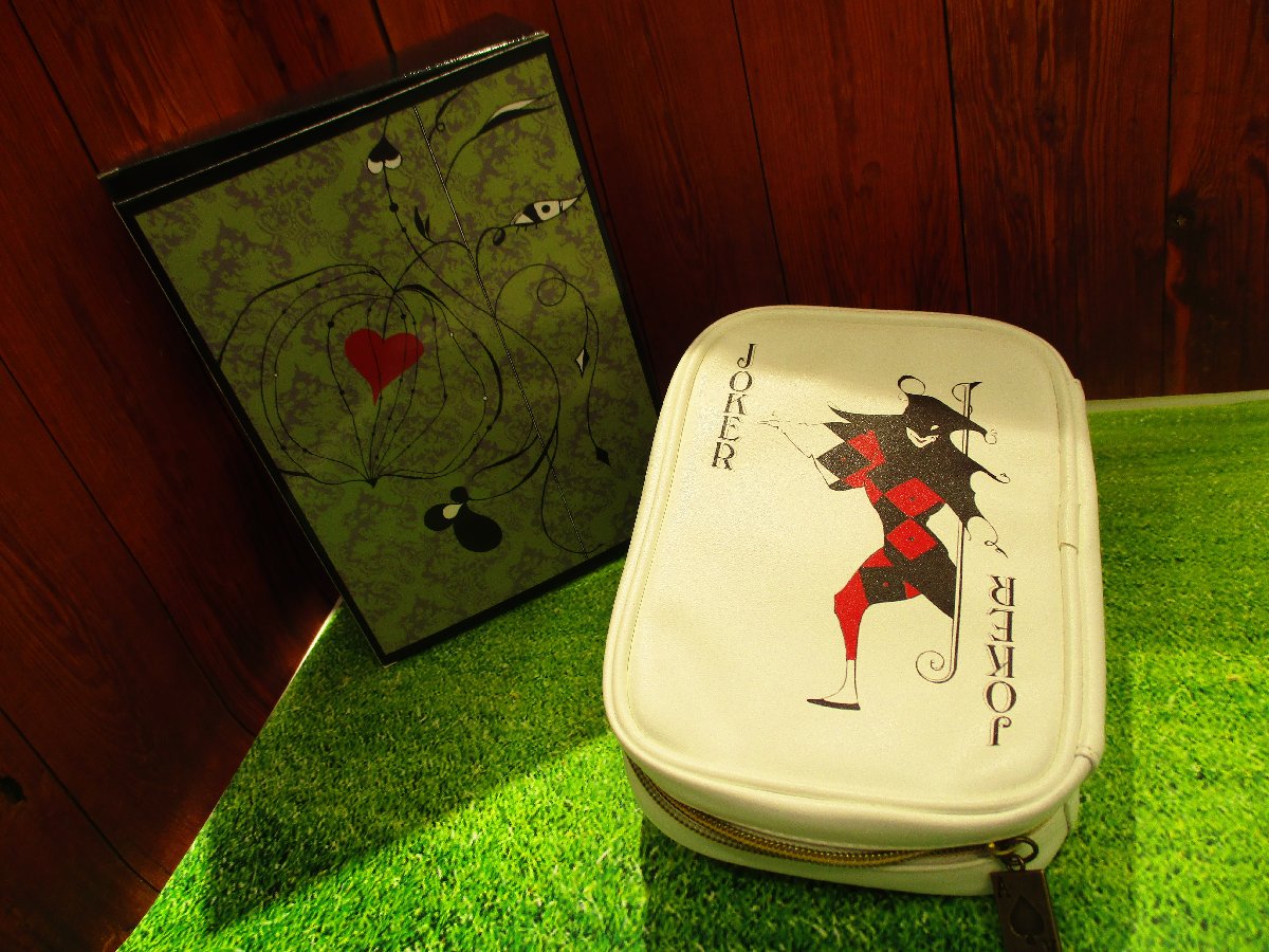 【商品紹介】ジョーカー・ゲームポーチ3,500円+税中にも絵柄がある、オシャレなデザインのポーチです。大きめサイズなので 【商品紹介】ジョーカー・ゲームポーチ3,500円+税中にも絵柄がある、オシャレなデザインのポーチです。大きめサイズなので