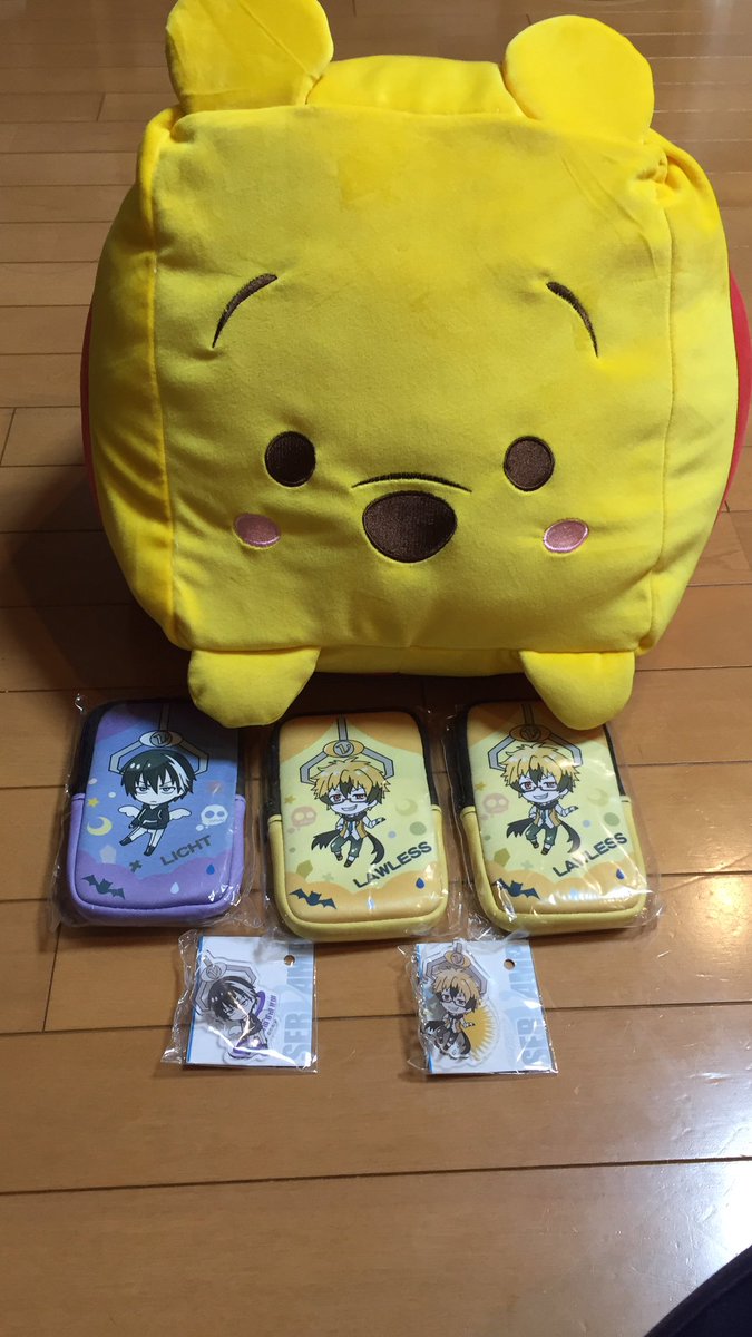 ふふふふふ今日ゲーセンで取ってきた✨SERVAMP見つけた瞬間速攻で店員さん呼んで奥からリヒトとハイド取ってくれた!店員 ふふふふふ今日ゲーセンで取ってきた✨SERVAMP見つけた瞬間速攻で店員さん呼んで奥からリヒトとハイド取ってくれた!店員