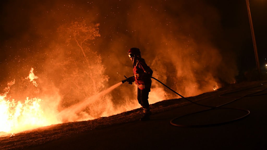 Portugal in mourning as deadly wildfires tamed - France 24