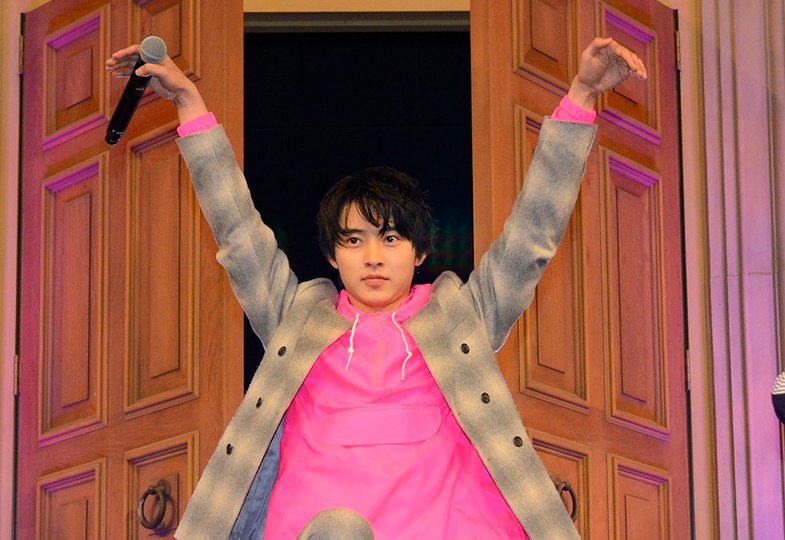 山﨑賢人のキスボールにファン興奮!映画「斉木楠雄のΨ難」女性限定ピンクハロウィンイベント #山﨑賢人 山﨑賢人のキスボールにファン興奮!映画「斉木楠雄のΨ難」女性限定ピンクハロウィンイベント #山﨑賢人