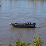 Search resumed for vehicle in Missouri River