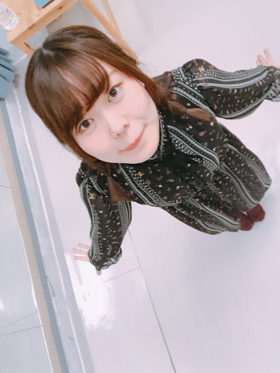 こんちゃ!早速ですがアンケ取ります!Newアイコンはどっちがいいですか?両方ともあいまいみーの稽古終わりとかの写真で思い こんちゃ!早速ですがアンケ取ります!Newアイコンはどっちがいいですか?両方ともあいまいみーの稽古終わりとかの写真で思い