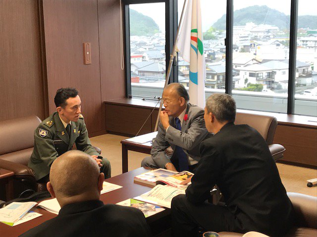 県内の各市町村に対して行っている「防衛白書の説明」。先日は佐伯市に行ってきたよ~!佐伯市には「ととろのバス停」があるんだ 県内の各市町村に対して行っている「防衛白書の説明」。先日は佐伯市に行ってきたよ~!佐伯市には「ととろのバス停」があるんだ