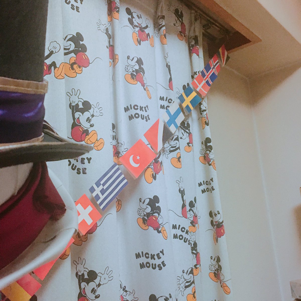 なんかずっと貼ってあるこの万国旗無駄に手作りなんだよね…ヘタリアの影響… なんかずっと貼ってあるこの万国旗無駄に手作りなんだよね…ヘタリアの影響…