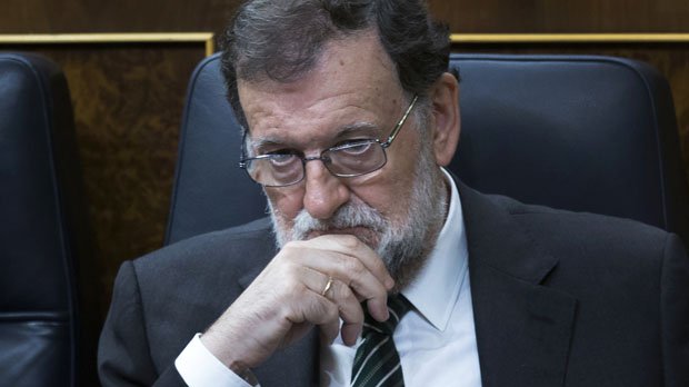 Spain ready to revoke Catalan autonomy amid independence bid