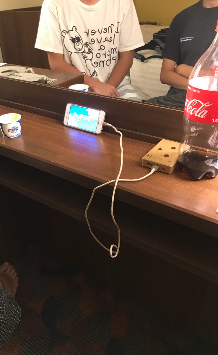 何故か分からんけど、修学旅行に来て部屋の人全員で「のんのんびより」見てる超シュール… 何故か分からんけど、修学旅行に来て部屋の人全員で「のんのんびより」見てる超シュール…