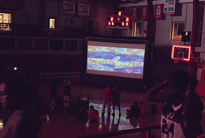 Our coaches are battling it out in a Mario Kart race. #esports #flyerfanfest @LewisUEsports. https://t.co/LOZb4WCmvU