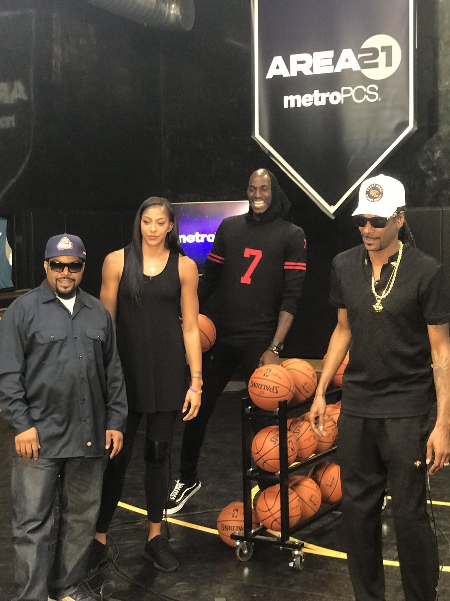 talkin NBA n @JokersWildTBS tonight on @KGArea21 wit KG @Candace_Parker n @icecube ???? #KGArea21 #JokersWild https://t.co/8AJFb8tM00