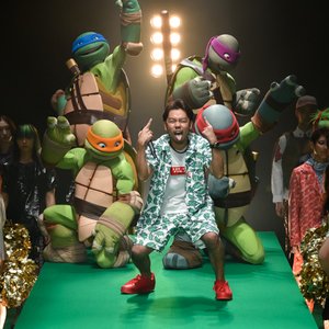 ユキヒーロープロレスのショーにミュータントタートルズが登場、コラボアイテムを披露 ユキヒーロープロレスのショーにミュータントタートルズが登場、コラボアイテムを披露