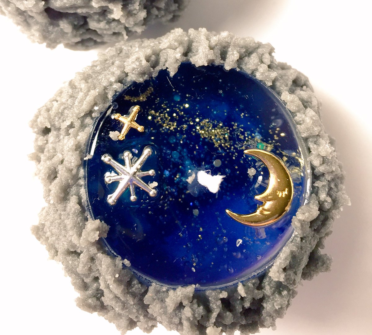 今日は #オリオン座流星群 がピークだそうです。#宇宙兄弟 の『生きた石ころ』を思い出します。私の作品で生きた石っぽいの 今日は #オリオン座流星群 がピークだそうです。#宇宙兄弟 の『生きた石ころ』を思い出します。私の作品で生きた石っぽいの